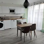Appartement Climatise Avec Balcon,Wifi, Proche Remparts