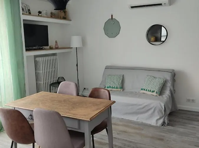 Appartement Climatise Avec Balcon,Wifi, Proche Remparts